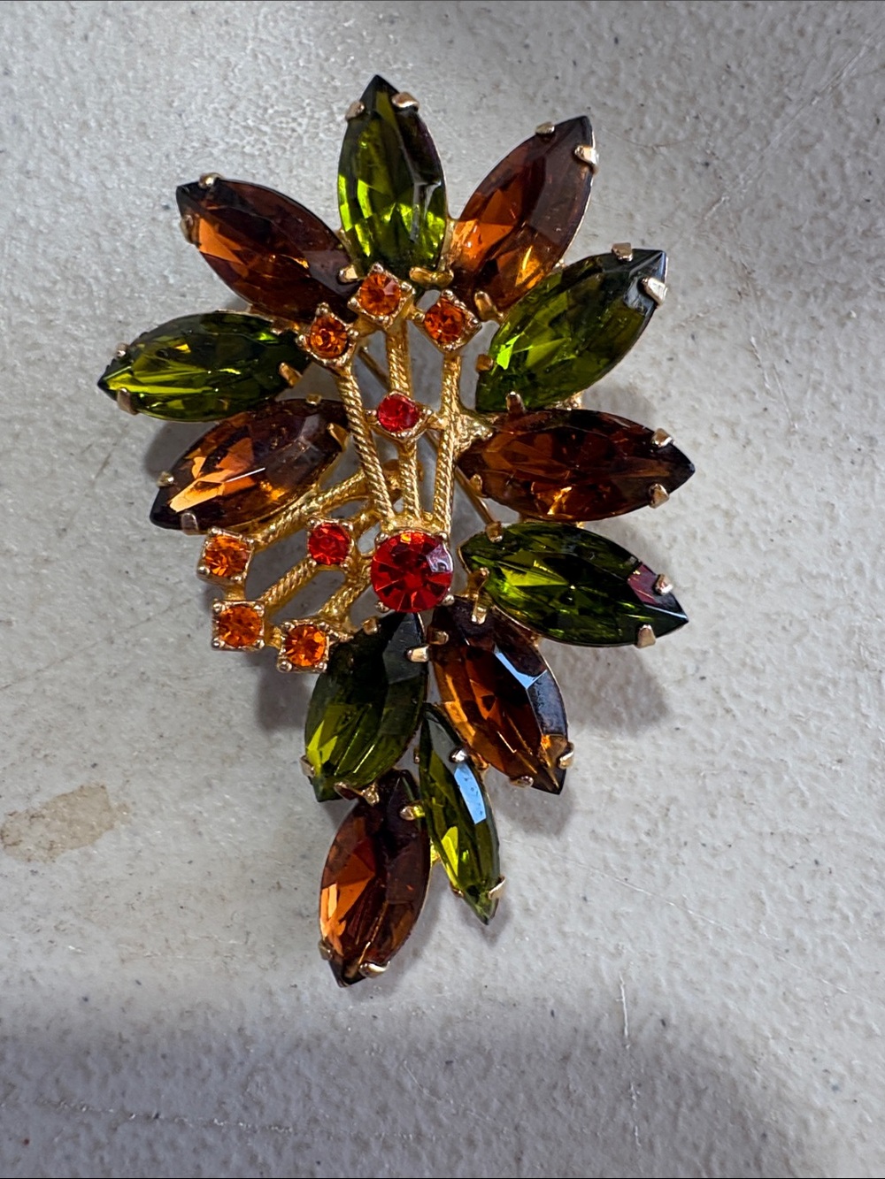 Vintage beautiful fall colored brooch/pin gold tone
